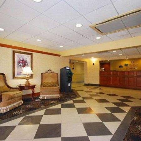 Quality Inn & Suites Bensalem Eksteriør bilde