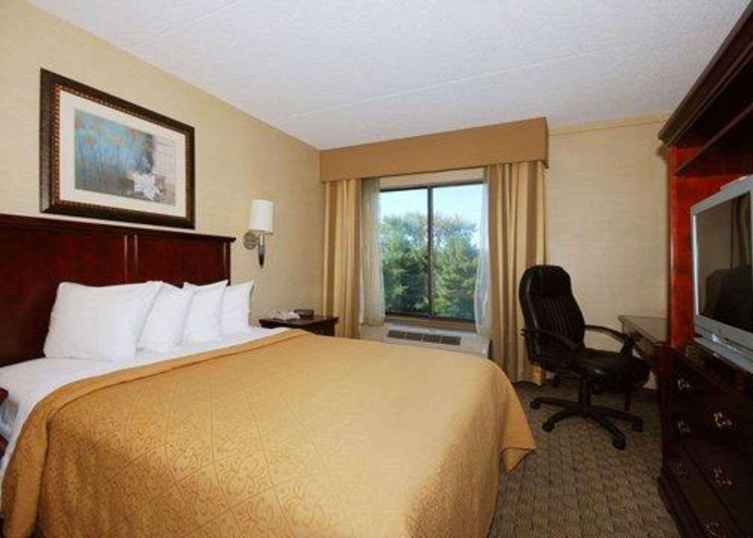 Quality Inn & Suites Bensalem Eksteriør bilde