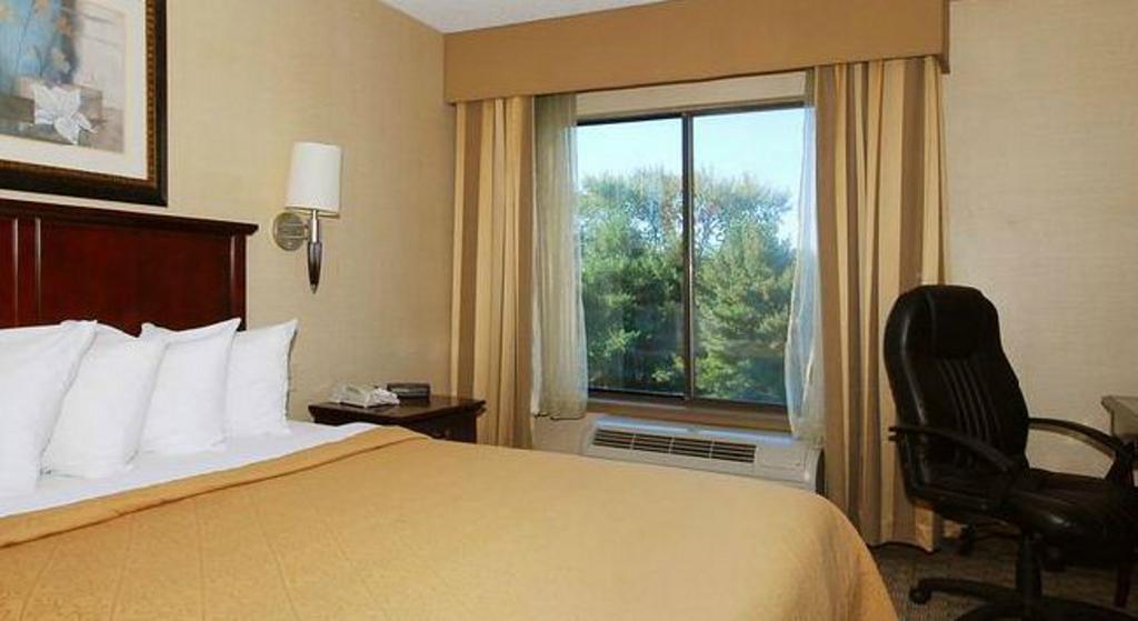 Quality Inn & Suites Bensalem Eksteriør bilde