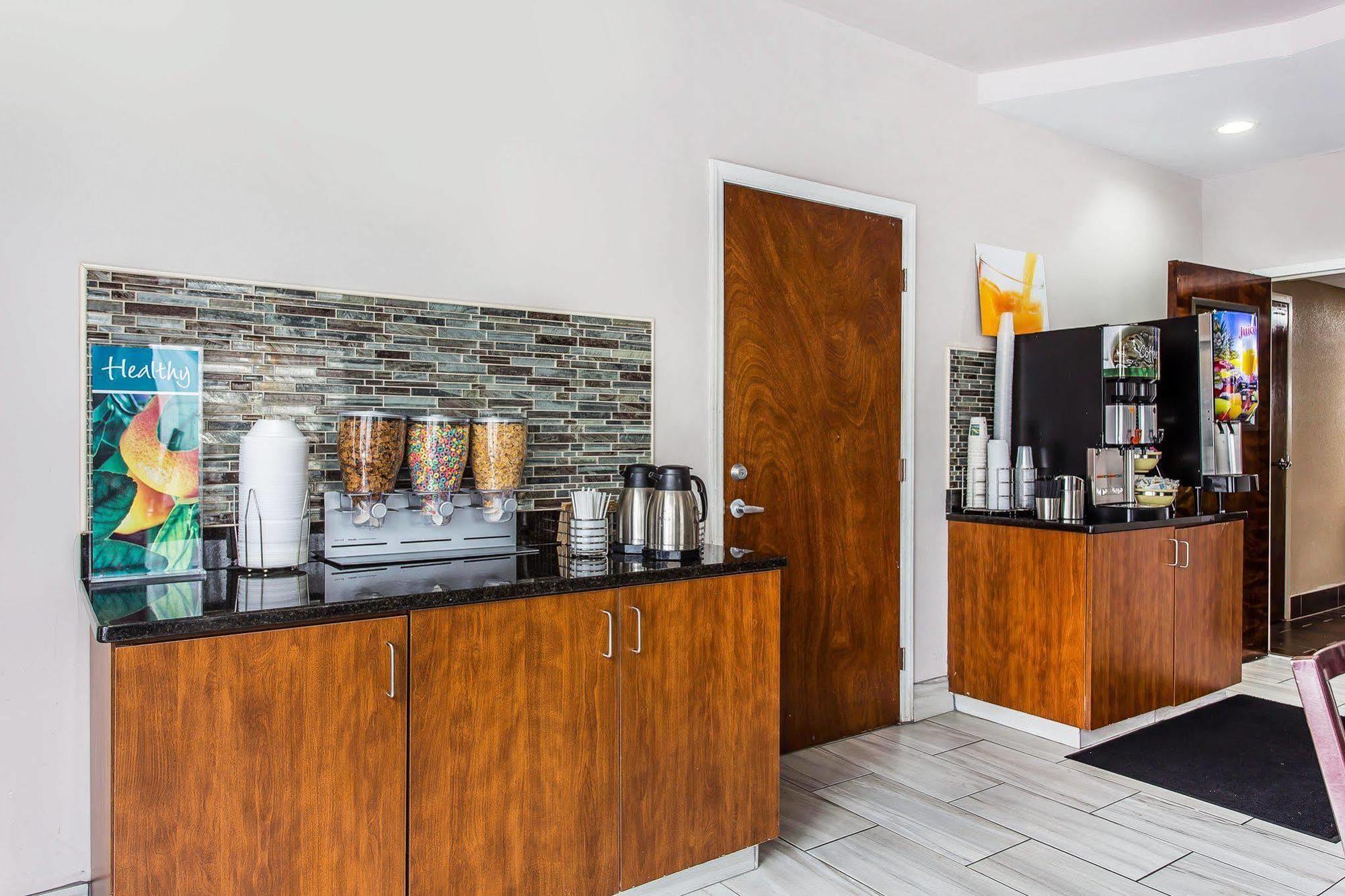 Quality Inn & Suites Bensalem Eksteriør bilde