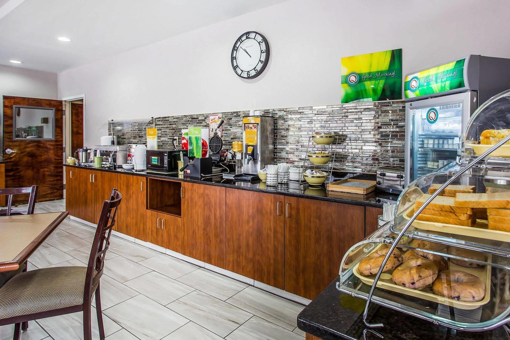 Quality Inn & Suites Bensalem Eksteriør bilde