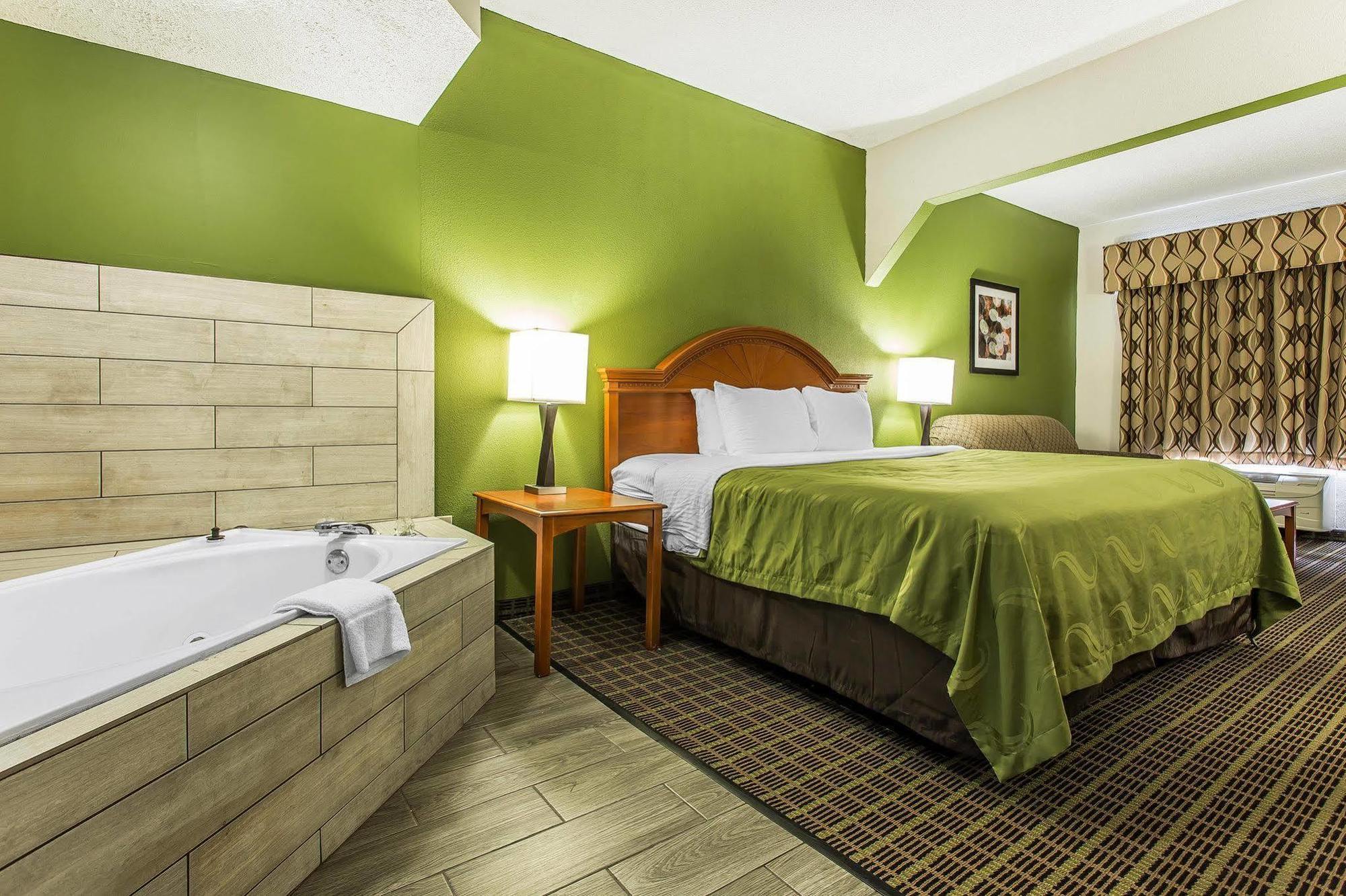 Quality Inn & Suites Bensalem Eksteriør bilde