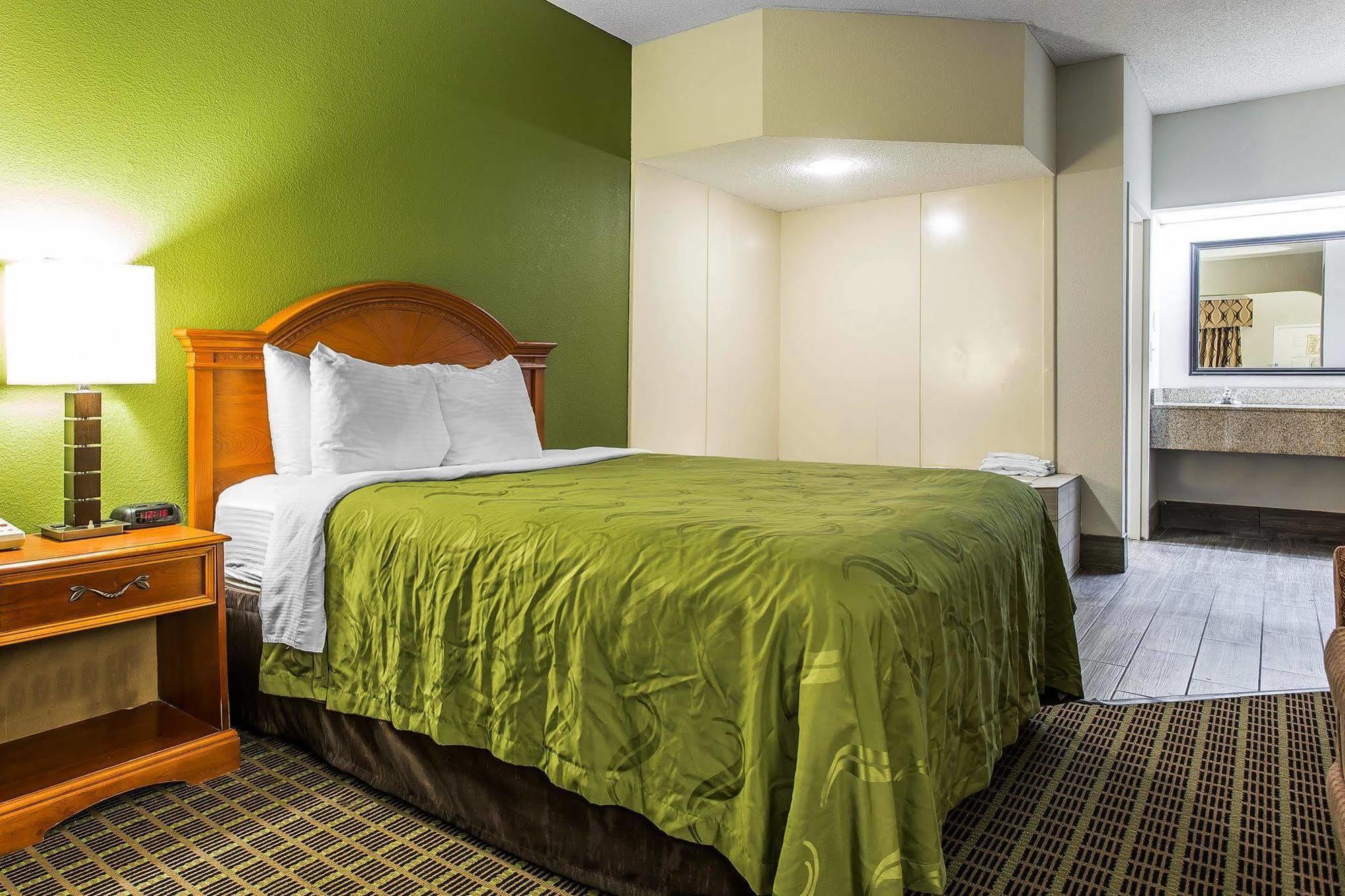 Quality Inn & Suites Bensalem Eksteriør bilde