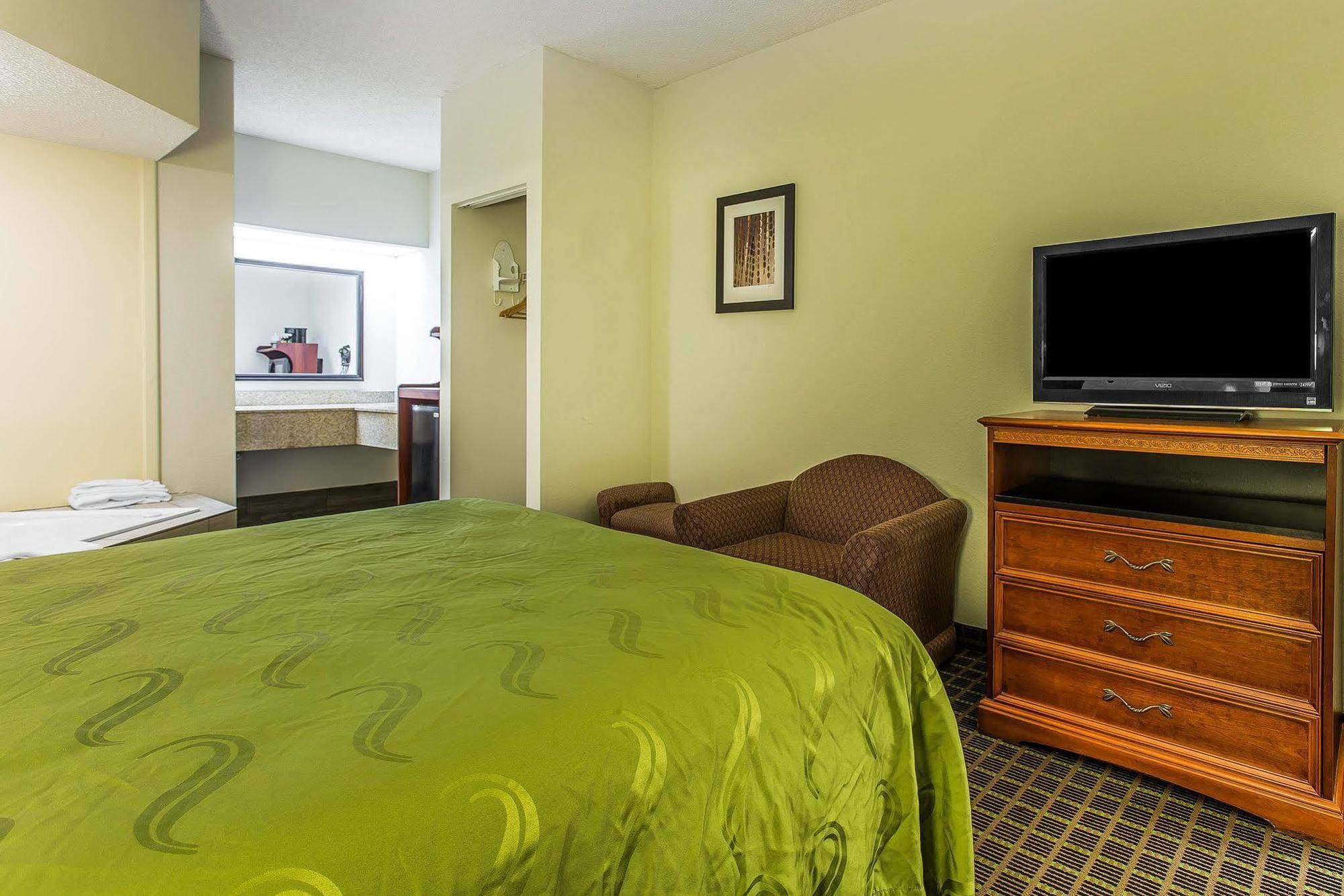 Quality Inn & Suites Bensalem Eksteriør bilde