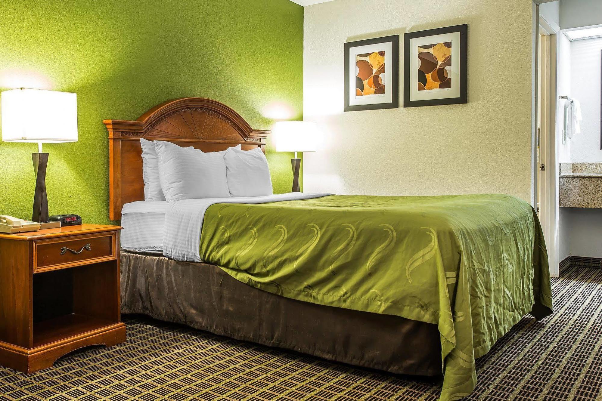 Quality Inn & Suites Bensalem Eksteriør bilde