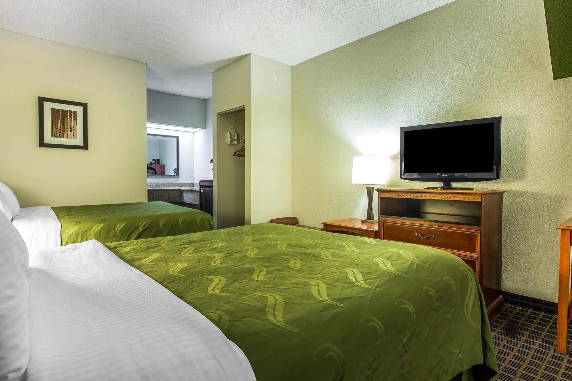 Quality Inn & Suites Bensalem Eksteriør bilde