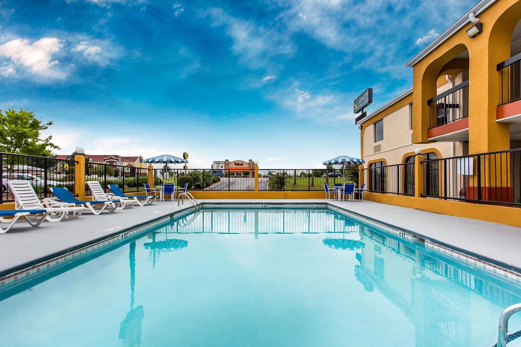 Quality Inn & Suites Bensalem Eksteriør bilde